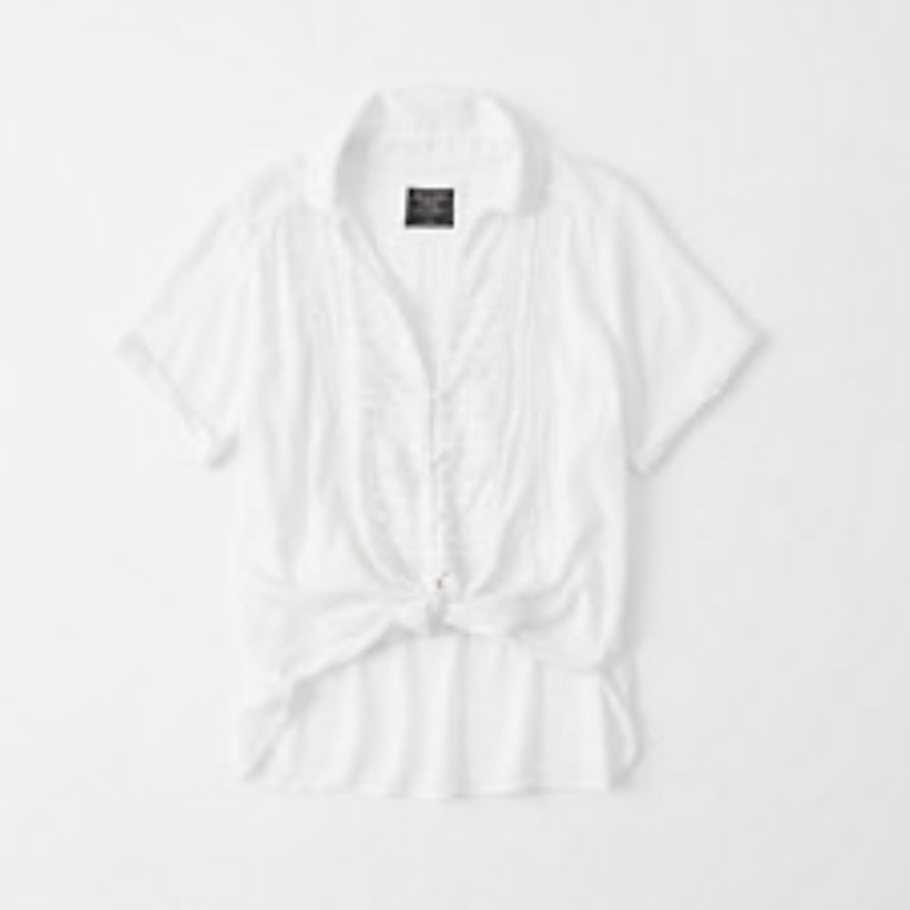 Short sleeve tie front top with lace detail